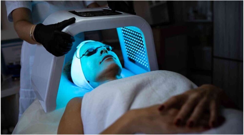 https://cleopatra-aesthetics-center.com/wp-content/uploads/2024/03/64ed55f54f184ff5dd16b83e_Cyan-LED-Light-Therapy--e1711117881408.jpg